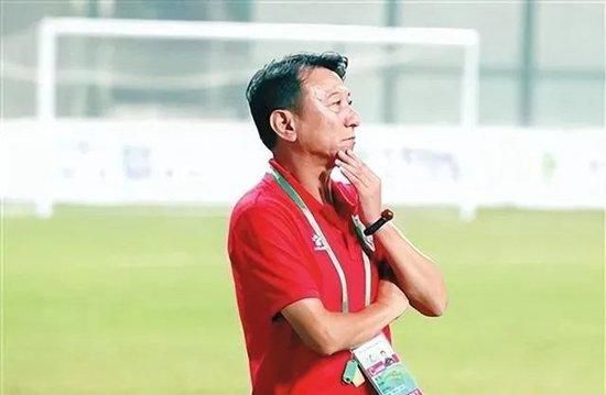 美女直播露胸